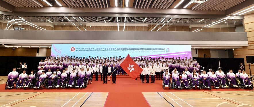 <p><span style="color:#000000;">授旗儀式。</span></p>
