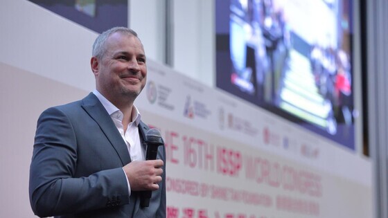 來自University of Portsmouth的<strong>Chris Wagstaff教授</strong>