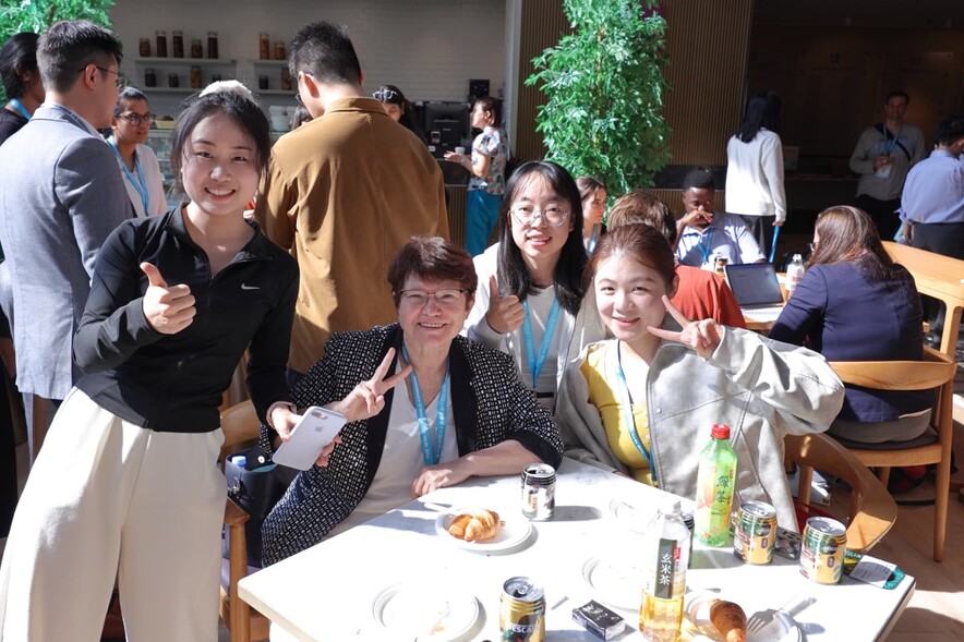 <p>Coffee break</p>

<p>&nbsp;</p>
