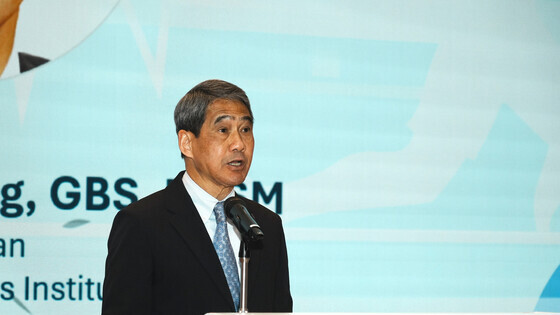 <strong>邓竟成先生<span style="font-size:75%;">GBS