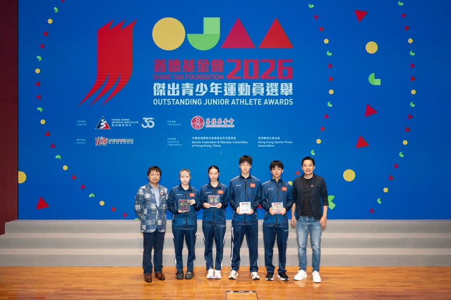 <p>Presenters extended their congratulations to the award-winning junior athletes.</p>
