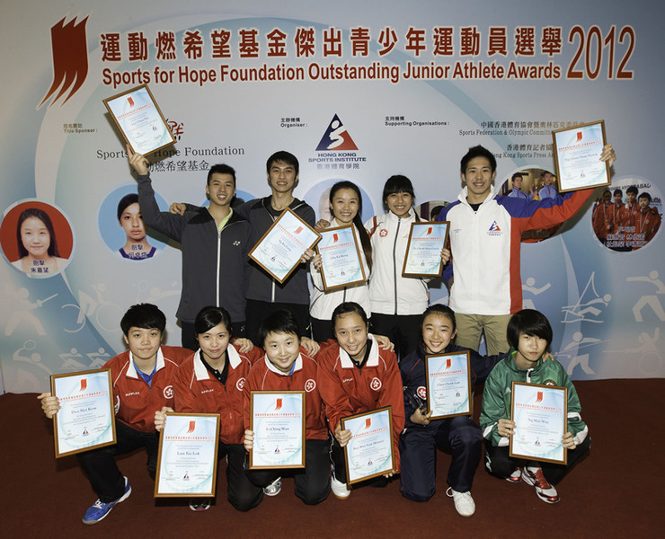 <p>Winners of the 4<sup>th</sup> quarter awards were (from left, back row) Lee Chun-hei, Ng Ka-long (badminton), Chu Ka-mong, Ho Cheuk-suen (fencing), Ng Chun-nam (swimming), (from left, front row) Doo Hoi-kem, Lam Yee-lok, Li Ching-wan, Soo Wai-yam (table tennis) and Ng Mui-wui (table tennis, Hong Kong Sports Association for the Mentally Handicapped, right). Badminton duo Lee Chun-hei and Ng Ka-long were named the Most Outstanding Junior Athletes in 2012, alongside wushu player Chan Cheuk-lam (second from right, front row) while table tennis player Doo Hoi-kem was awarded the Most Promising Junior Athlete in 2012.</p>
