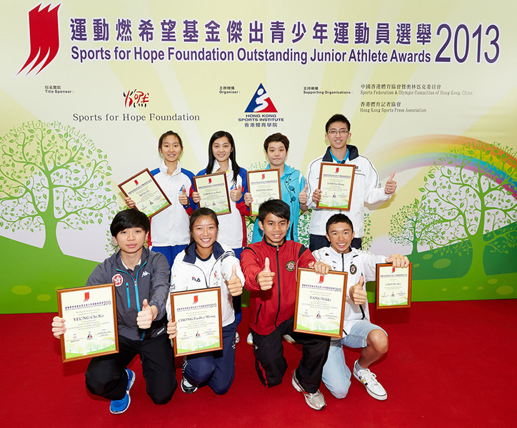 <p>Winners of the 2<sup>nd</sup> quarter awards were (from left, back row) Ho Ka-po and Choi Uen-shan (squash), Doo Hoi-kem and Lam Siu-hang (table tennis), (from left, front row) Yeung Chi-ka (fencing), Chong Eudice Wong (tennis), Tang Nikki (athletics- Hong Kong Sports Association for the Mentally Handicapped, HKSAM), and Certificate of Merit recipient Choi Wa-kit (swimming-HKSAM).</p>
