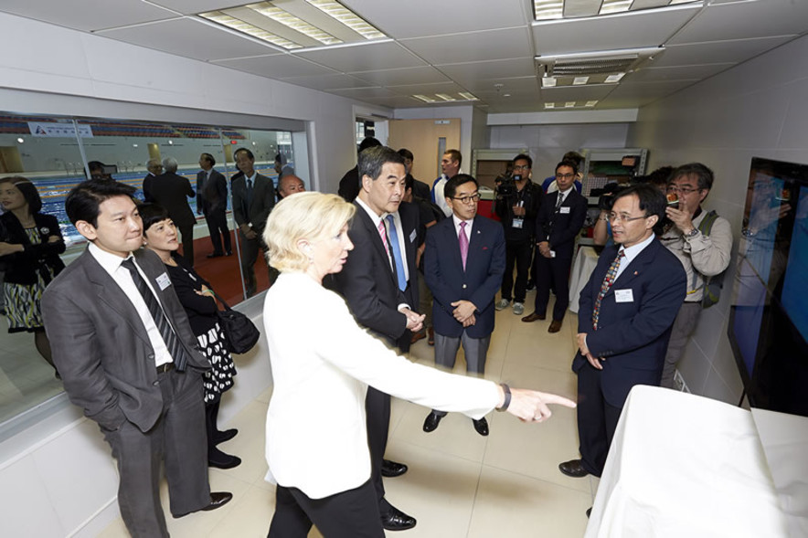 <p>Dr Trisha Leahy, Chief Executive of the HKSI introduces to the Honourable CY Leung, the Chief Executive of HKSAR, how the under-water observation windows of the new 52m swimming pool in operation with a video analysis system for sport science to enhance athlete’s performance.</p>
