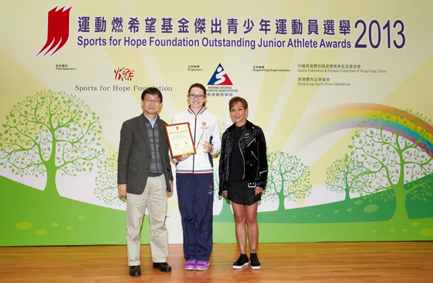 <p>(Left) Mr Tony Yue MH JP, Vice-President of the Sports Federation & Olympic Committee of Hong Kong, China and (right) Miss Marie-Christine Lee, Founder of the Sports for Hope Foundation, present trophy and certificate to (middle) swimmer Siobhan Haughey, the Most Outstanding Junior Athlete for 2013.</p>
