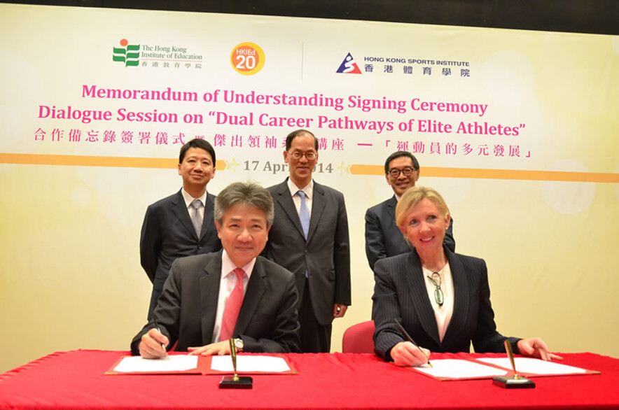 <p>The MOU is signed by Professor Stephen Cheung Yan-leung (left, front row), HKIEd President, and Dr Trisha Leahy (right, front row), HKSI Chief Executive, with the signatures witnessed by Mr Tsang Tak-sing (centre, back row), Secretary for Home Affairs, Mr Pang Yiu-kai (left, back row), HKIEd Council Chairman, and Mr Carlson Tong Ka-shing (right, back row), HKSI Chairman.</p>
