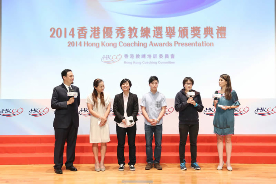 <p>During the Ceremony, four athletes (from left) Lee Wai-sze (cycling), Yip Pui-yin (badminton), Shek Wai-hung (gymnastics) and Sze Hang-yu (swimming) share their precious moments with coaches.</p>
