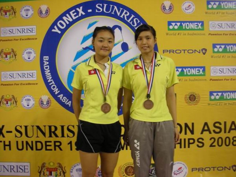 <p>陈祉嘉(右)伙拍谢影雪在亚洲青年（U19）锦标赛中取得女双铜牌。</p>
