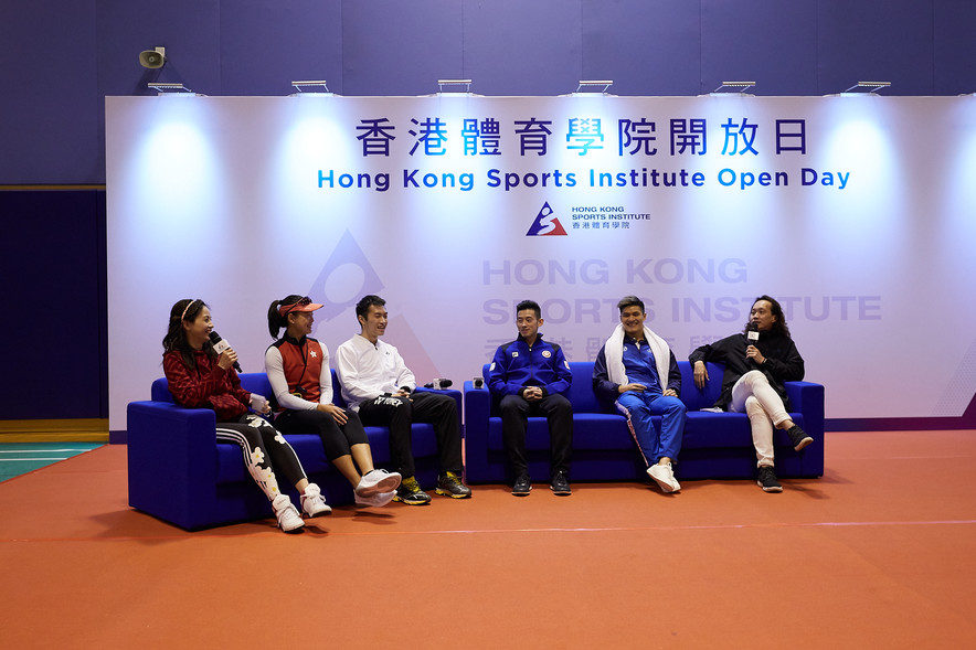 <p>In the “Meet the Athletes” session, (from 2<sup>nd</sup> left) Lee Ka-man (Rowing), Ng Ka-long (Badminton), Wong Chun-ting (Table Tennis) and To King-him (Swimming) shared their life-changing experiences and unforgettable moments as an elite athlete.</p>
