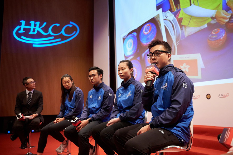 <p>Kwok Wing (lawn bowls) (right) shared at the ceremony how his coach encourages him to perform his best in competitions by putting the participating region stickers labelling Hong Kong on the lawn bowls before each competition as a way of blessing. Other athletes (from 2<sup>nd</sup> from the left) Lui Lai-yiu (athletics), Tseng Tak-hin (tenpin bowling) and Sham Hui-yu (wushu) also shared their unforgettable memories with their coaches.</p>
