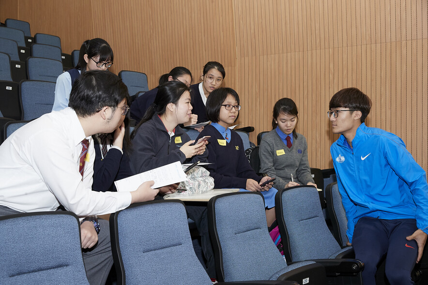 <p>Student reporters took the opportunity to interview Wong Lok-hei (Athletics, 1<sup>st</sup> from right), winner of the 4<sup>th</sup> Quarter of the Sports for Hope Foundation Outstanding Junior Athlete Awards.</p>
