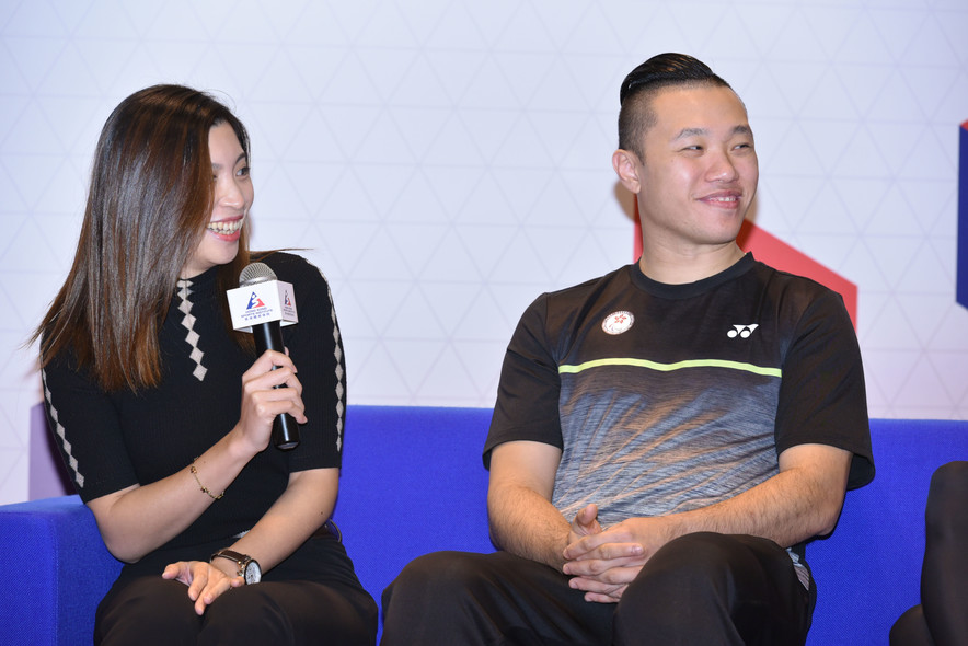 <p>In the &ldquo;Meet the Athletes&rdquo; session, Wan Ka-kai (Billiard Sports) (left)&nbsp;and Chan Ho-yuen (Sports for Athletes with Disabilities) (right) shared their life as an elite athlete with participants.</p>
