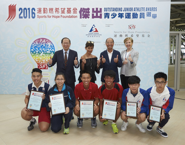 Eight junior athletes were awarded at the Sports for Hope Foundation Outstanding Junior Athlete Awards Presentation for 1st quarter 2016.  Officiating guests include Dr Trisha Leahy BBS, Chief Executive of the HKSI (1st right, back row); Mr Pui Kwan-kay BBS MH, Vice-President of the Sports Federation & Olympic Committee of Hong Kong, China (1st left, back row); Mr Chu Hoi-kun, Chairman of the Hong Kong Sports Press Association (2nd right, back row) and Miss Marie-Christine Lee, Founder of the Sports for Hope Foundation (2nd left, back row), take a group photo with the recipients.