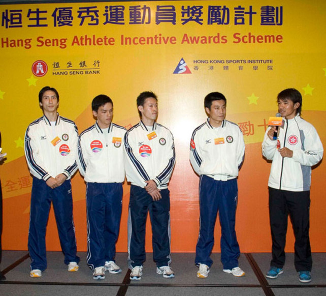 Medallists (from right): Cyclist Wong Kam-po, shooting athlete Wong Fai and Wushu experts Chan Siu-kit, Chow Ting-yu, To Yu-hang expressed their gratitude to Hang Seng Bank and the HKSI for launching the Scheme, which not only provides incentives to athletes but also recognises their achievements.