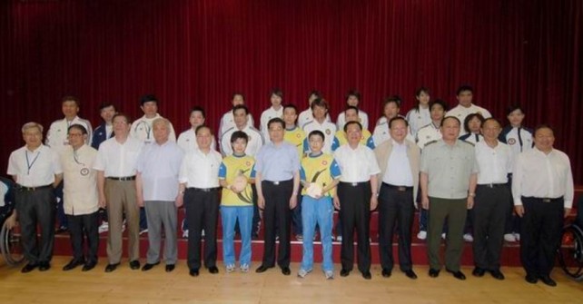 President Hu Jintao, Chief Executive Donald Tsang Yam-kuen, and officials with local athletes and coaches.