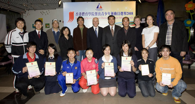 Dr Trisha Leahy (back row third to right), Chief Executive of the HKSI, Mr Tong Wai-lun (back row fifth to right), Chairman of the Hong Kong Badminton Association, Chu Hoi-kun (back row fourth to right), Executive Committee Chairman of the Hong Kong Sports Press Association, as well as representatives of the National Sports Associations, coaches and parents attend the Ceremony as a gesture of support and encouragement for local promising young athletes.
