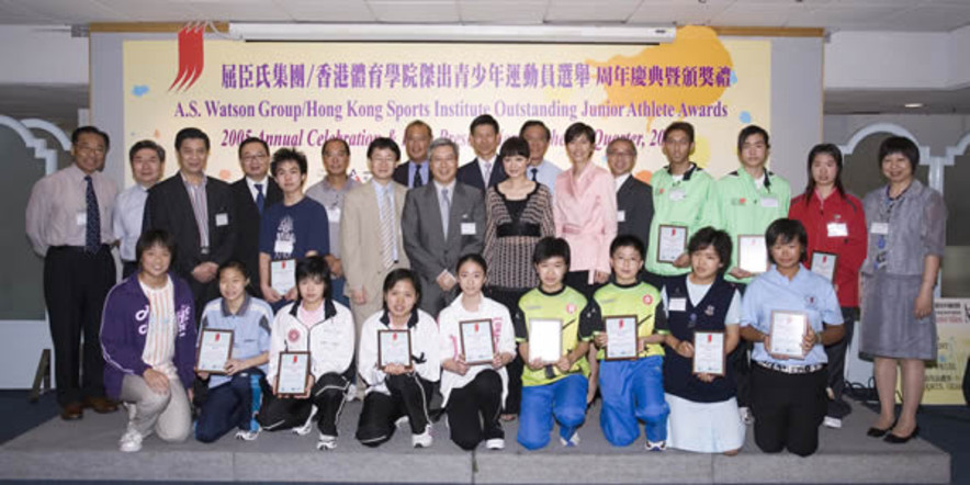 The officiating guests, Dr Eric Li, Chairman of the HKSI (ninth from left of rear row), Malina Ngai, Director of Corporate Communications & PR of the A.S. Watson Group (sixth from right of rear row), Tony Yue, Vice-President of the Sports Federation & Olympic Committee of Hong Kong, China (seventh from left of rear row), Chu Hoi-kun, Executive Committee Chairman of the Hong Kong Sports Press Association (sixth from left of rear row) and special guest Scarlett Pong, Managing Director of the Realchamp Asset Management Limited (eighth from right of rear row), celebrating with the guests and the nominees of the 2005 Awards the international sporting success achieved last year.