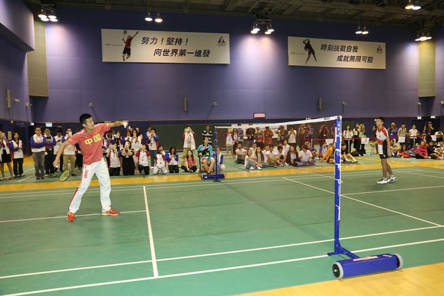 Mainland Olympian Chen Long (left) plays a game of badminton with a student from King George V School during the sports interacting session.
