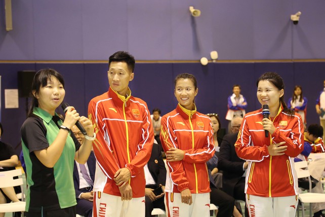 Students from Lam Tai Fai College taking the chance to know more about their Olympic heroes during the Q&A session.
