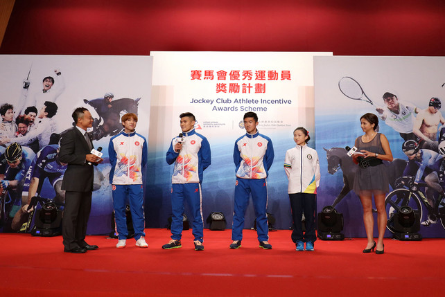 (2<sup>nd</sup> from left) Foil fencer Nicholas Edward Choi, swimmer To King-him, cyclist Leung Chun-wing and wushu athlete Mok Uen-ying share with guests during the ceremony their unforgettable experience at the Games.