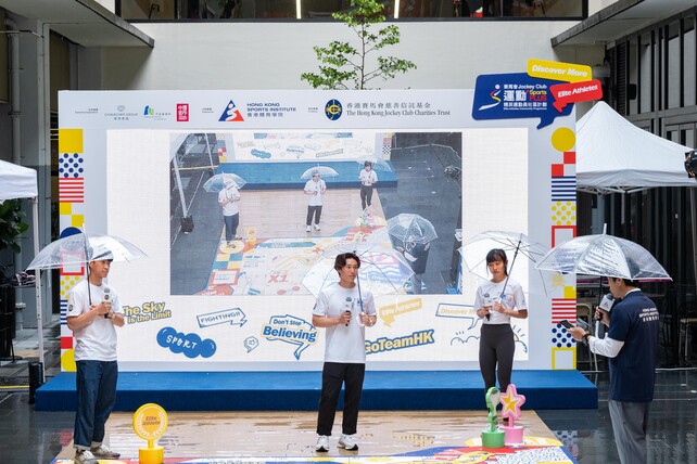 (From left) Fencer Ng Lok-wang, gymnast Shek Wai-hung and squash player Ho Tze-lok enjoyed the giant board game at the interactive exhibition of the Jockey Club Sports PLUS Elite Athletes Community Programme and shared their inspirational stories and thoughts about the programme with the public.