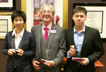 黄家汶（左）和邓韦乐（右）早前往英国领奖 Wong Ka-man (left) and Tang Wai-lok (right) receive the INAS awards