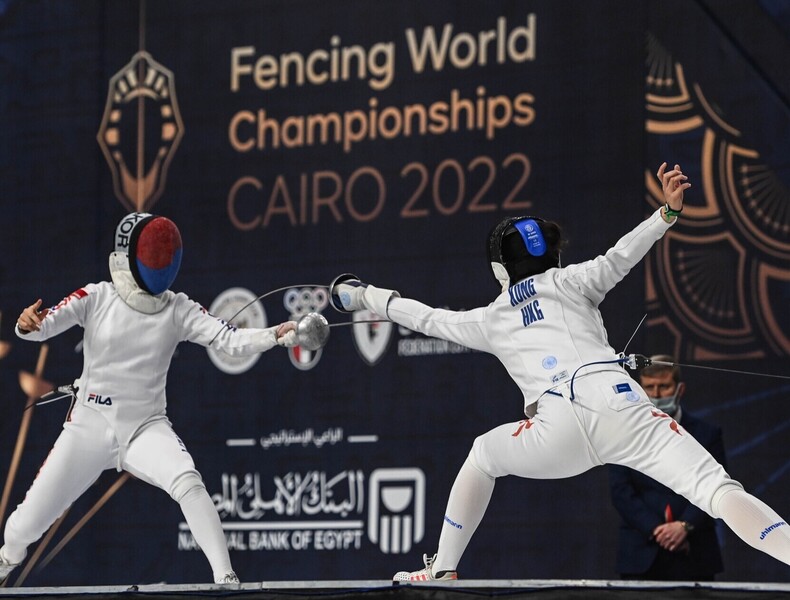 江旻憓 （右）&nbsp;（图片来源：International Fencing