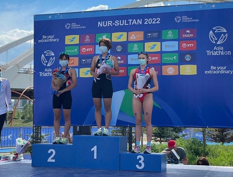 Charlotte Hall (right) (Photo: Hong Kong Triathlon Association)