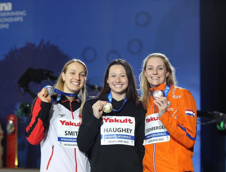 Siobhan Haughey (middle)