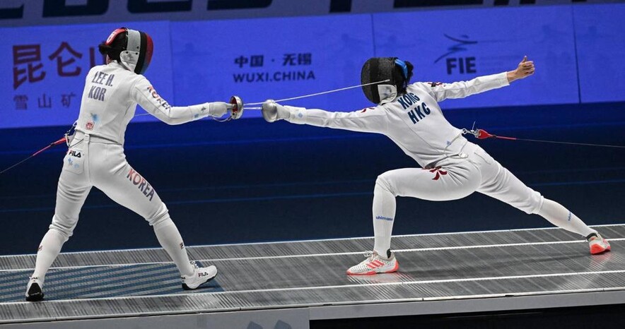 江旻憓（右）（图片来源： International Fencing Federation）