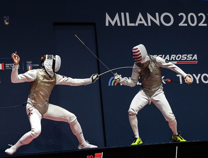張家朗（左）（圖片來源：International Fencing Federation）