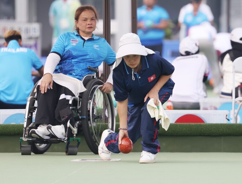鄔文英（右）（圖片來源：中國香港殘疾人奧委會）