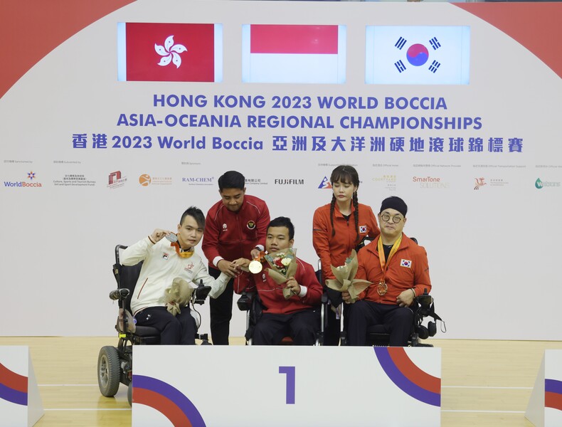 John Loung (1st left from front row)&nbsp;(photo: Sports Association