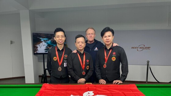 (Front row, from left) Wan Sin-man, Fung Kwok-wai, Chau Hon-man