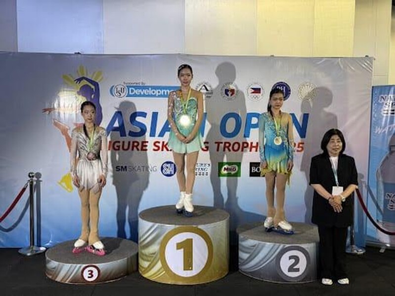Ariel Guo (2nd from right) (Photo: Hong Kong China Skating Union)
