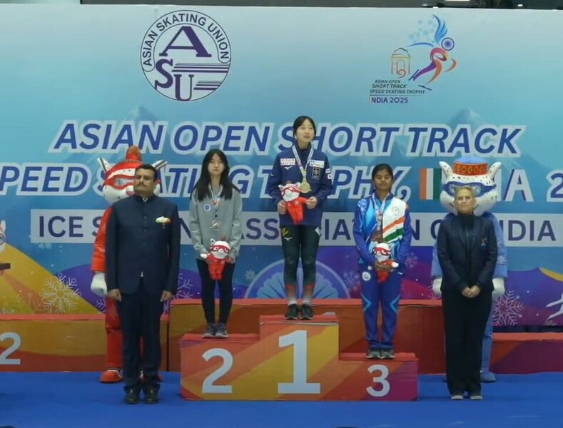 Choi Lok-yin (2nd&nbsp;from left)&nbsp;&nbsp;