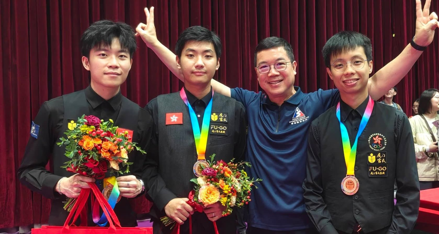 (1st&nbsp;and 2nd&nbsp;from left)&nbsp;Cheung Ka-wai,&nbsp;Wang