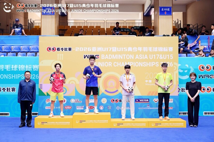 (2nd from right) Cheuk Yi (Photo: WAG Badminton Asia U17&amp;U15