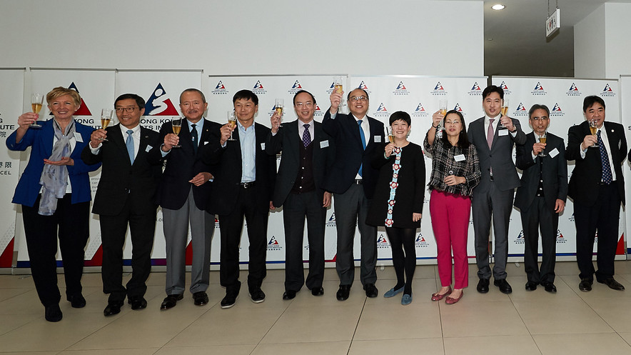 HKSI Chairman Dr Lam Tai-fai (middle), joined by other directors of