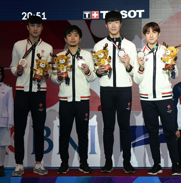 Hong Kong men&#39;s foil team (Photo: Ta Kung Pao)