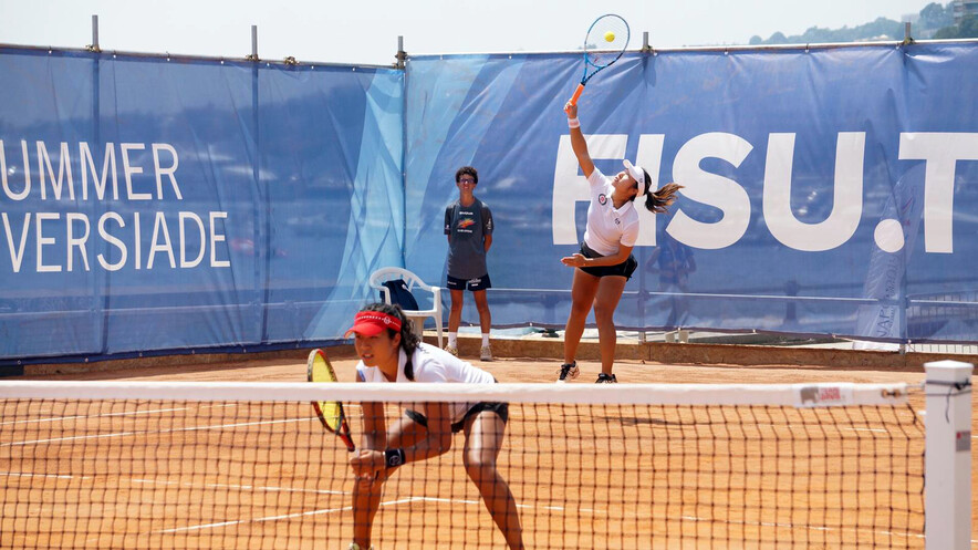 Eudice Chong (front) and Maggie Ng (back) (Photo: Hong Kong Tennis