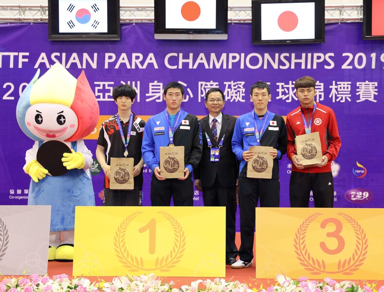 右一：梁仲仁（圖片來源：ITTF Asian Para Table Tennis