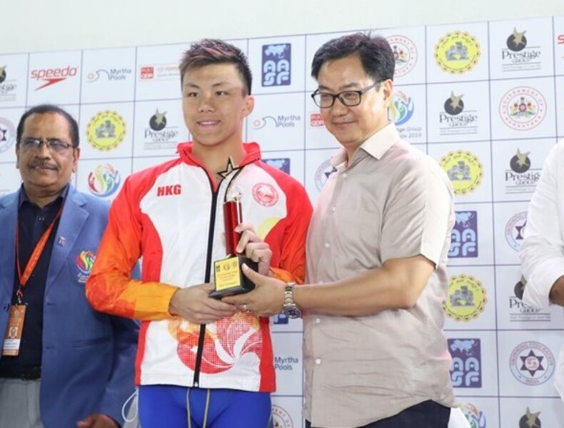 Middle: Cheuk Ming-ho (photo: 10th Asian Age Group Swimming