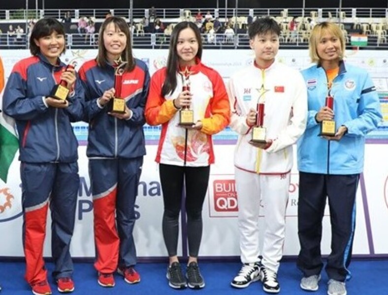 中：刘平儿 (图片来源: 第十届亚洲分龄游泳锦标赛2019)